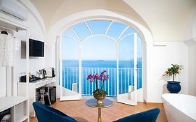 Villa Santa Chiara Suites  4*