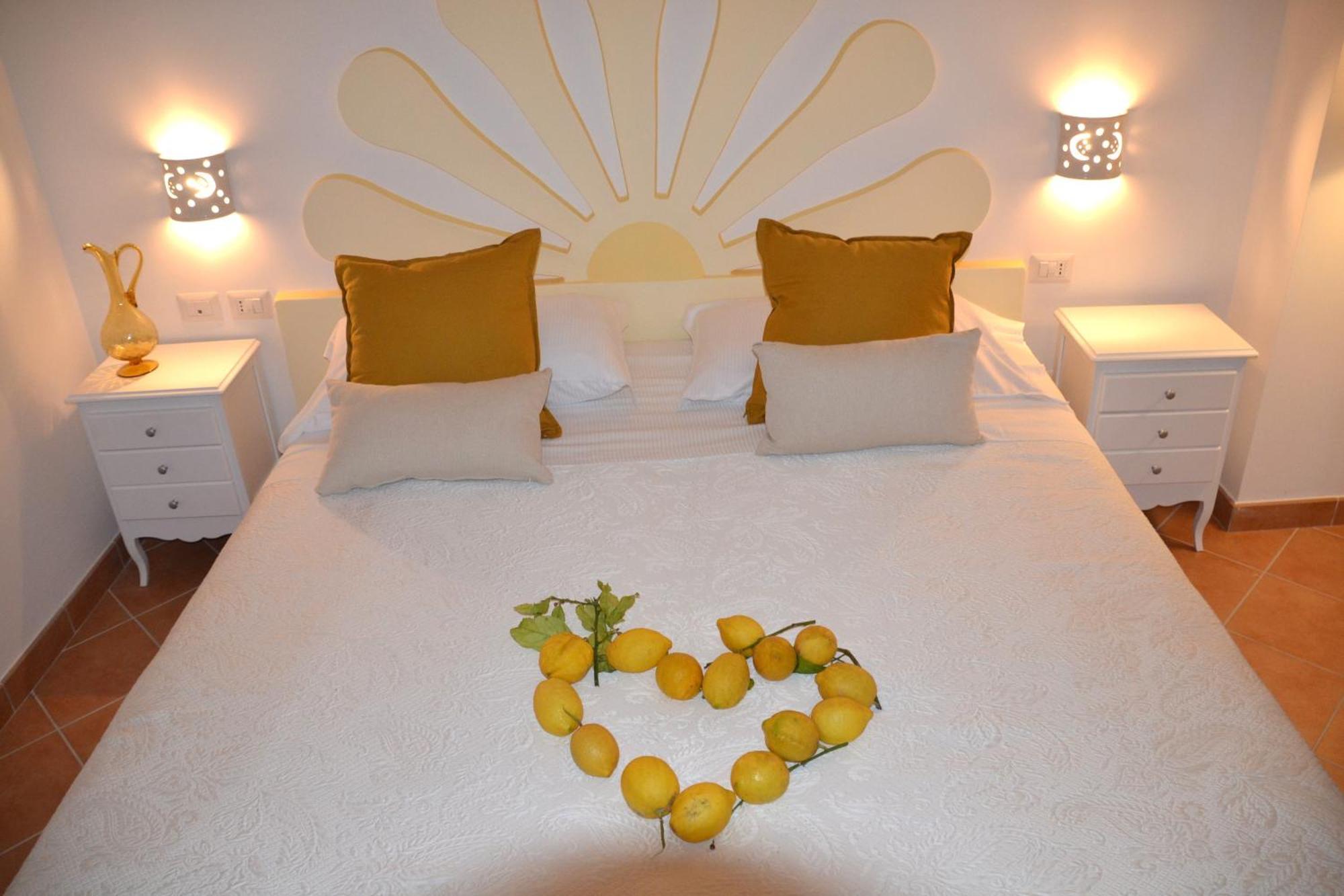 Villa Santa Chiara Positano Suites Esterno foto